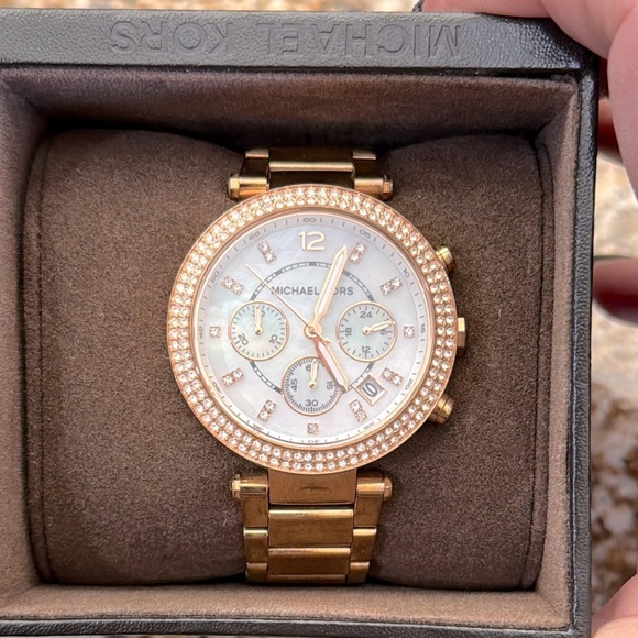 Michael Kors Rose Gold Women's Parker Watch new battery - Picture 1 of 10